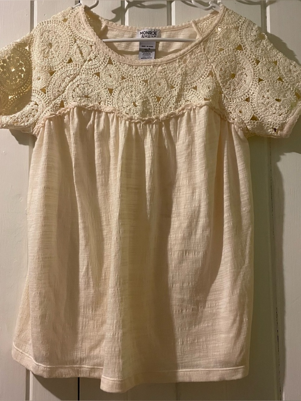 MONROE & MAIN lace top-small like new
